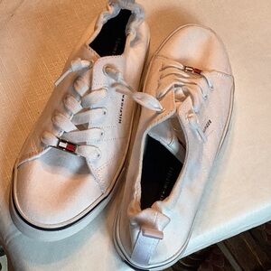 NWOT Tommy Hilfiger summer sneakers.